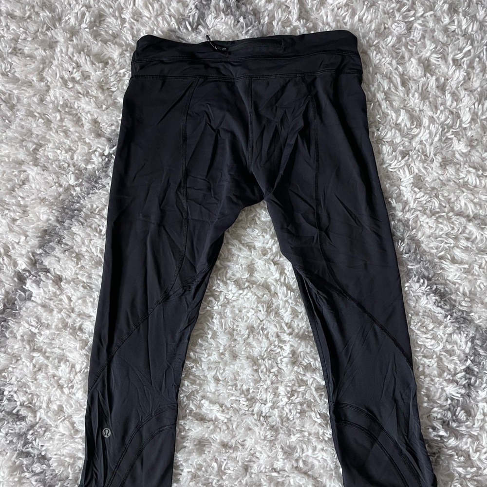 Lululemon Cropped Leggings, Size 6, Missing drawstring